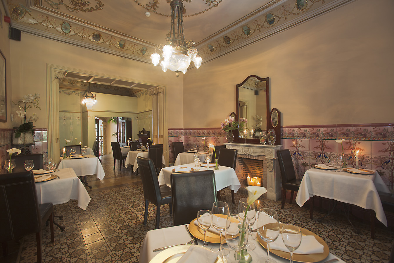 Salón interior rosa